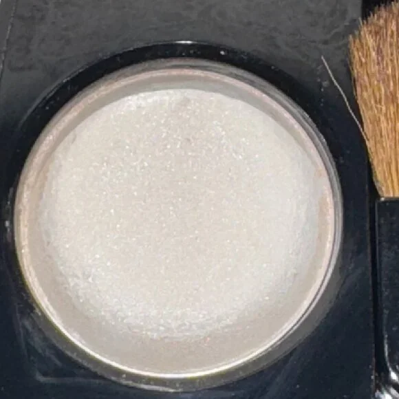 Chanel Luna Blush Highlighter - Picture 2 of 3
